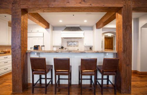 Empire Pass Apartment | Grand Lodge - Five Bedroom #402 - Ski-in ski-out condo