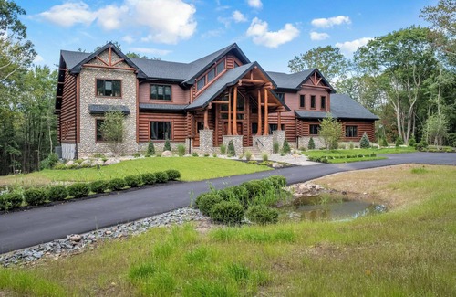 Lake Harmony House | "Grand Lodge" Majestic 9,800 sq ft, 10-Bed, 6-Bath, Indoor Pool, Game Room, Whole House Sound System