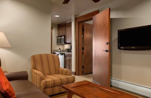 Breckenridge Resort | Grand Lodge on Peak 7 week 11 One-Bedroom master Suite