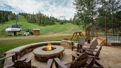 Empire Pass Apartment | Grand Lodge - Studio #204 - Ski-in ski-out Hotel Room