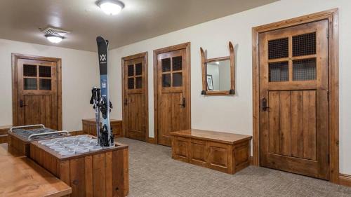 Empire Pass Apartment | Grand Lodge - Studio #204 - Ski-in ski-out Hotel Room