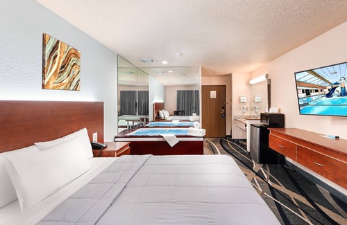 Lake Delton Hotel | Grand Marquis Waterpark Hotel & Suites