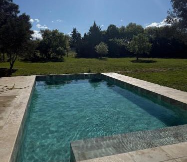 Valreas Villa | Grand Mas provençale rénové avec piscine