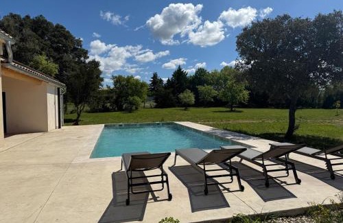 Valreas Villa | Grand Mas provençale rénové avec piscine