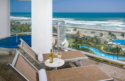 Nuevo Vallarta Apartment | Grand Mayan Palace Master 1 bathroom w/Jacuzzi tub, W/private terrace & view.n