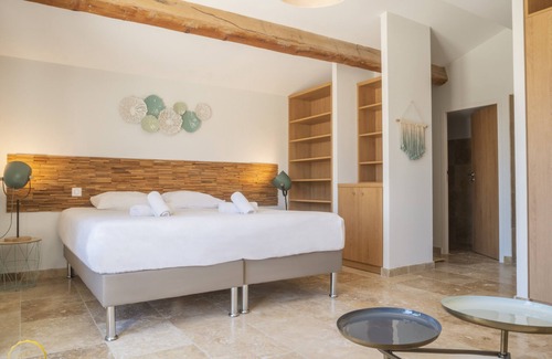 Paradou Other | Grand Mazet garden level, 3 parental suites shared swimming pool - Vallée des Baux