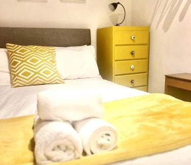 Burton on Trent Apartment | Grand Mill: Near to Shops, Attractions, Restaurant