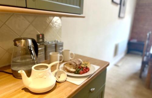 Burton on Trent Apartment | Grand Mill: Near to Shops, Attractions, Restaurant