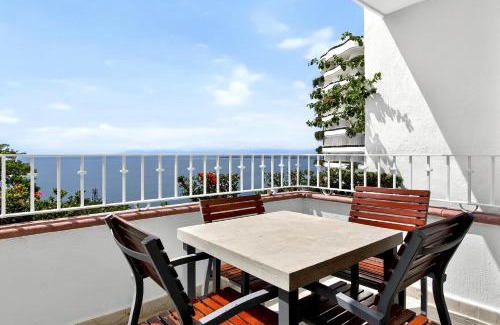 Conchas Chinas Apartment | Grand Miramar A202
