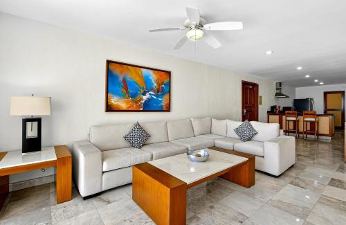 Conchas Chinas Apartment | Grand Miramar A302