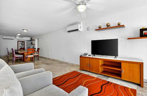 Conchas Chinas Apartment | Grand Miramar A302