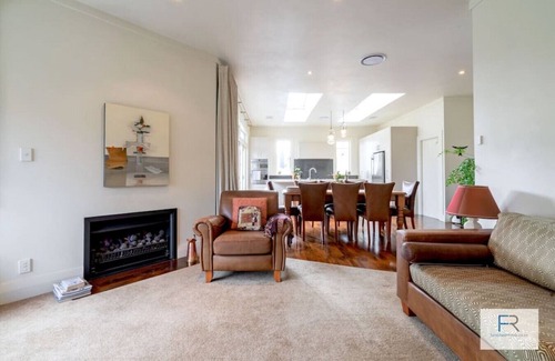 Mount Eden House | Grand Mount Eden Villa