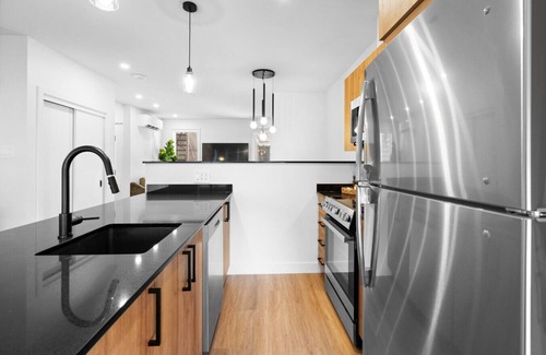 Plateau Mont Royal Apartment | Grand New 2bdr in Habitat Plateau by Denstays
