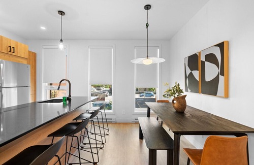 Plateau Mont Royal Apartment | Grand New 2bdr in Habitat Plateau by Denstays