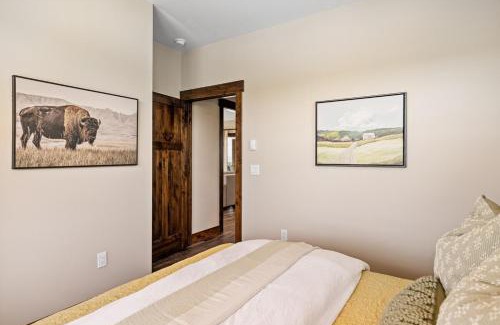 Bozeman House | Grand Opening! Mountain Views-Fireplace-Families