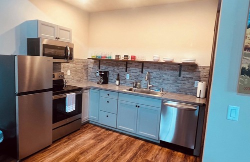 Lakeside Cabin | Grand Opening Pricing! Cozy 2 Bedroom Cabin with views of Flathead Lake