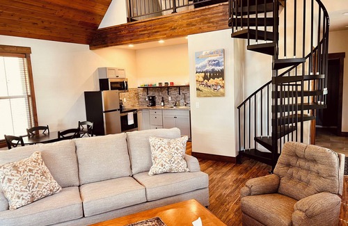 Lakeside Cabin | Grand Opening Pricing! Cozy 2 Bedroom Cabin with views of Flathead Lake