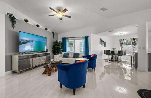 Trailer Estates House | Grand opening Vacation rental single family home