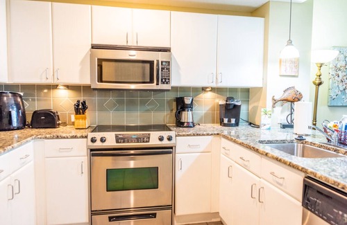 Panama City Beach Hotel | GRAND PANAMA, BEACHFRONT, Sm Pet-friendly, 2 Pools, OPEN Sept 1-4th or 21st-24th