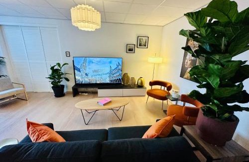 Lower Town Apartment | Grand Place - Prime Location 2 Bedroom Apartment