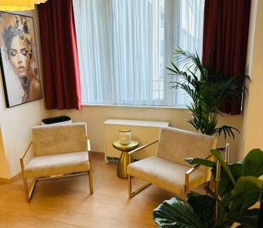 Lower Town Apartment | Grand Place - Prime Location 2 Bedroom Apartment
