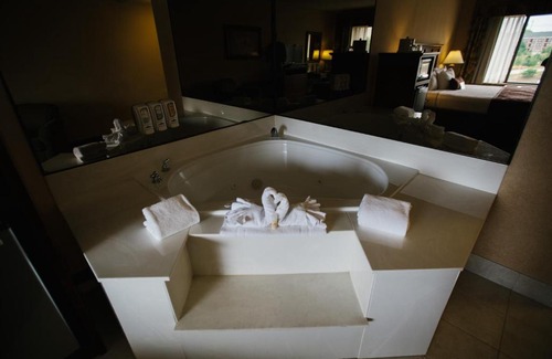 Branson Theater District Hotel | Grand Plaza Hotel Branson