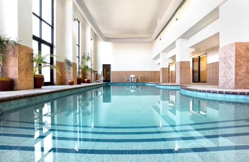 Branson Theater District Hotel | Grand Plaza Hotel Branson