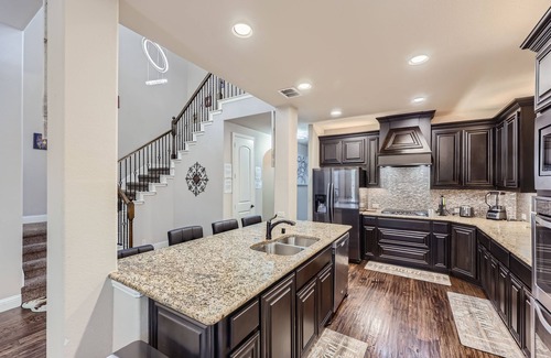 Tarrant County House | Grand Prairie Getaway: Perfect for Work & Play