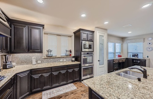 Tarrant County House | Grand Prairie Getaway: Perfect for Work & Play