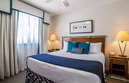 Las Vegas Resort | GRAND PRIX week in LAS VEGAS [11/17-11/24/24] 18-minute walk to Grandstand!