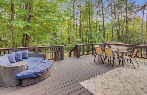 Lithonia House | Grand Retreat: 5 Bedroom Sleeps 12, Spacious Deck
