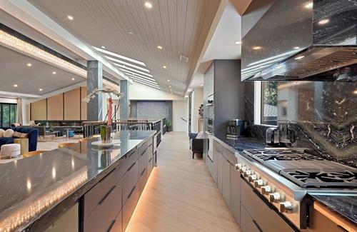 Santa Venetia Villa | Grand Retreat 7Bed/6.5Bath/Pool/Theater/6k+sqft