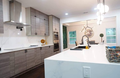 Fayetteville House | Grand Retreat, Perfect For Large Groups, Sleeps 14!