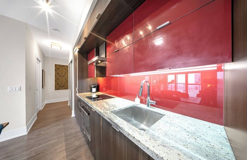 Toronto Entertainment District Hotel | Grand Royal Condos - CN Tower