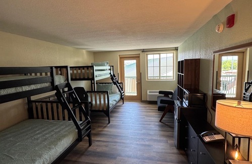 Pigeon Forge Hotel | Grand Smokies Resort Lodge