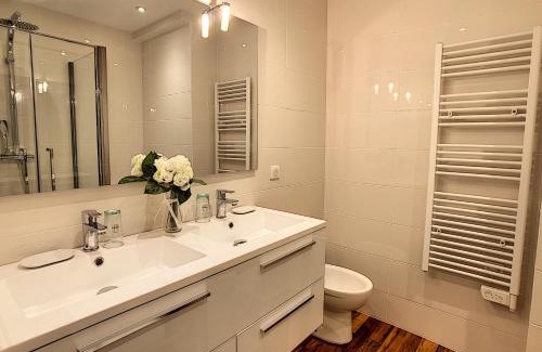 Cannes City Centre Apartment | Grand studio cabine à côté des plages NER634