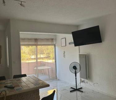 Port Rive Gauche Apartment | Grand Studio Cabine proche plage et port