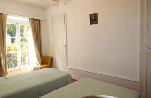 Bagneres-de-Luchon Apartment | Grand T2 Ensoleillé à Luchon, Face aux Thermes, pour 4 Pers., Proche Télécabine - FR-1-313-165