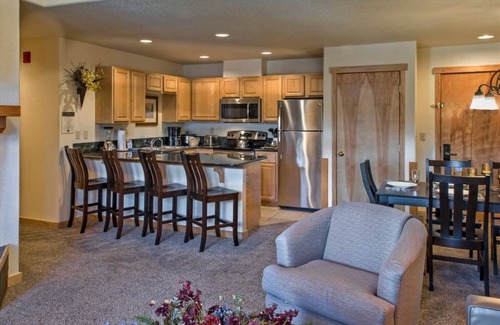 Four O'Clock Resort | Grand Timber Lodge Resort Suite Ski In/Ski Out