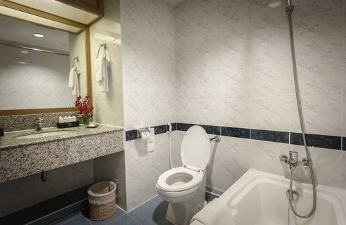 Phaya Thai Hotel | Grand Tower Inn Rama VI Hotel