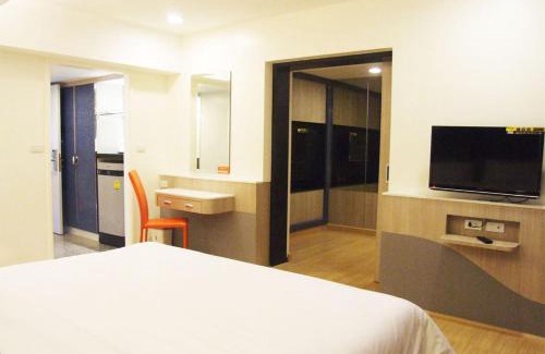 Khlong Ton Sai Hotel | Grand Tower Inn Sathorn Hotel