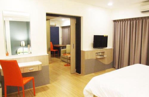 Khlong Ton Sai Hotel | Grand Tower Inn Sathorn Hotel