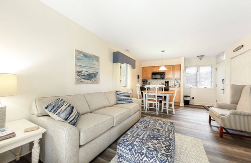 Williamsburg Condo | ☀ Grand Traverse Bay Lake View Condo