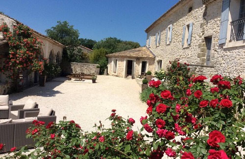 Vallerargues House | Grand Vallen - Le Mas -House-Oversized-Ensuite-Countryside view