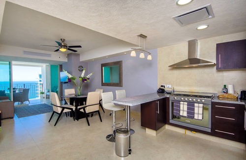 South Hotel Zone Hotel | Grand Venetian Condominium