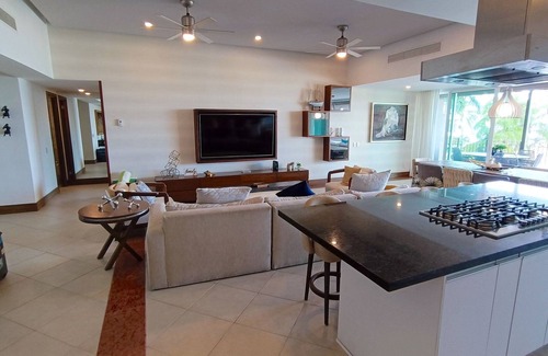 South Hotel Zone Resort | Grand Venetian
