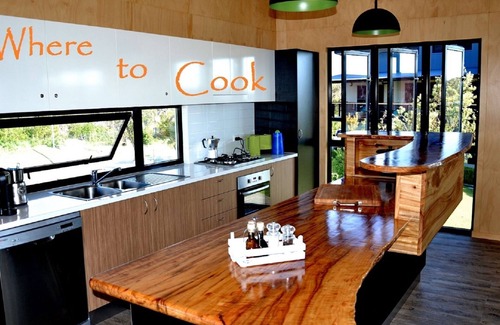 Brisbane Waterfront House | GRAND VIEW Stunning hilltop views. Plunge POOL. 4 bedrooms 6 adults/8 guests max