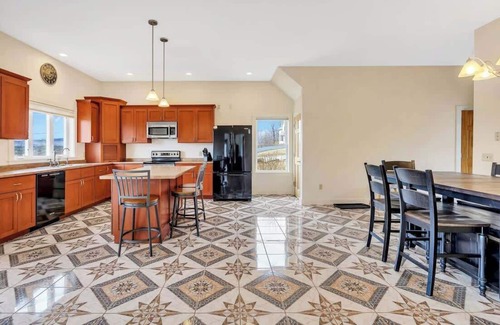 Dedham House | Grand viewLuxury: 4BD Game Room & Sauna!