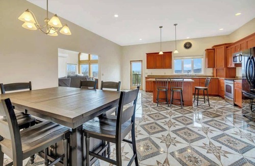 Dedham House | Grand viewLuxury: 4BD Game Room & Sauna!