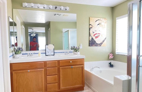 North Las Vegas House | Grand Villa-4room 7beds 3bath